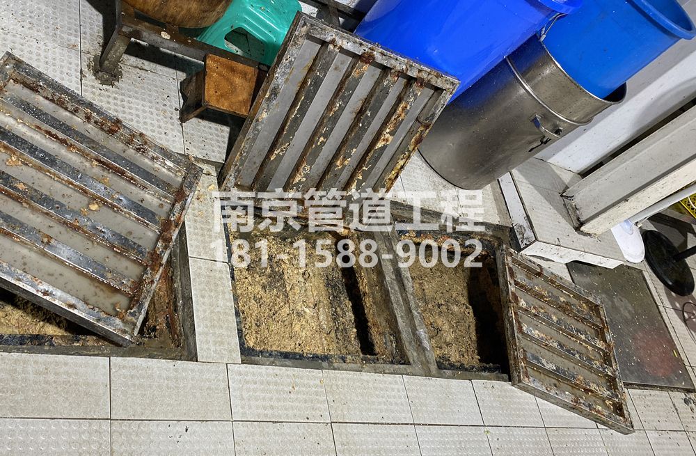 278石埠桥城管中队食堂隔油池清理