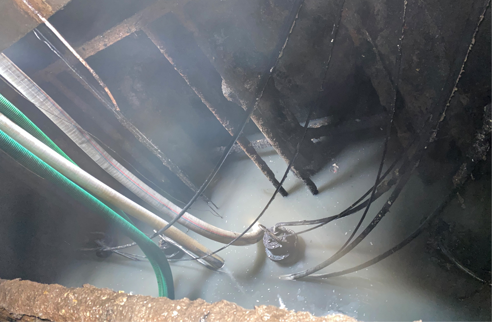 272石埠桥商城污水池清运